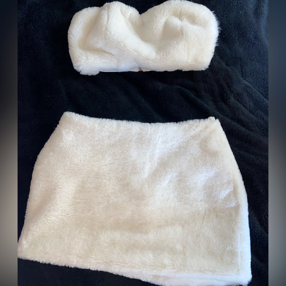 Fashion Nova/posh. posh. posh. white fuzzy 'Are You Fur Real' skirt set. Size S.